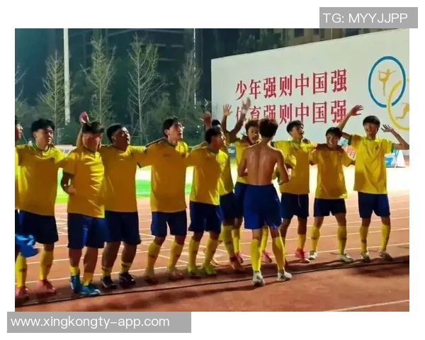 以球王风采闪耀绿茵赛场展现足球巨星无与伦比的荣耀瞬间 以球王风采闪耀绿茵赛场展现足球巨星无与伦比的荣耀瞬间