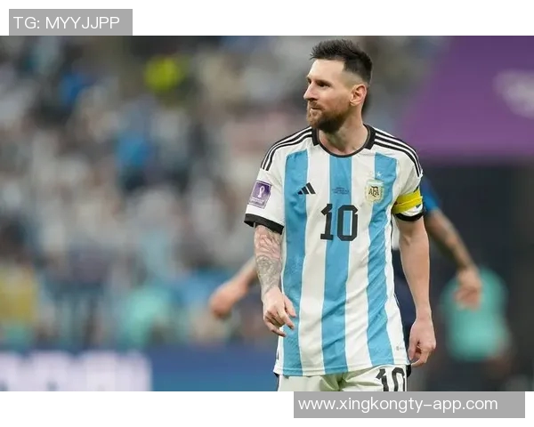 梅西登顶世界足球巅峰 打破纪录引领新时代足坛风潮 梅西登顶世界足球巅峰 打破纪录引领新时代足坛风潮